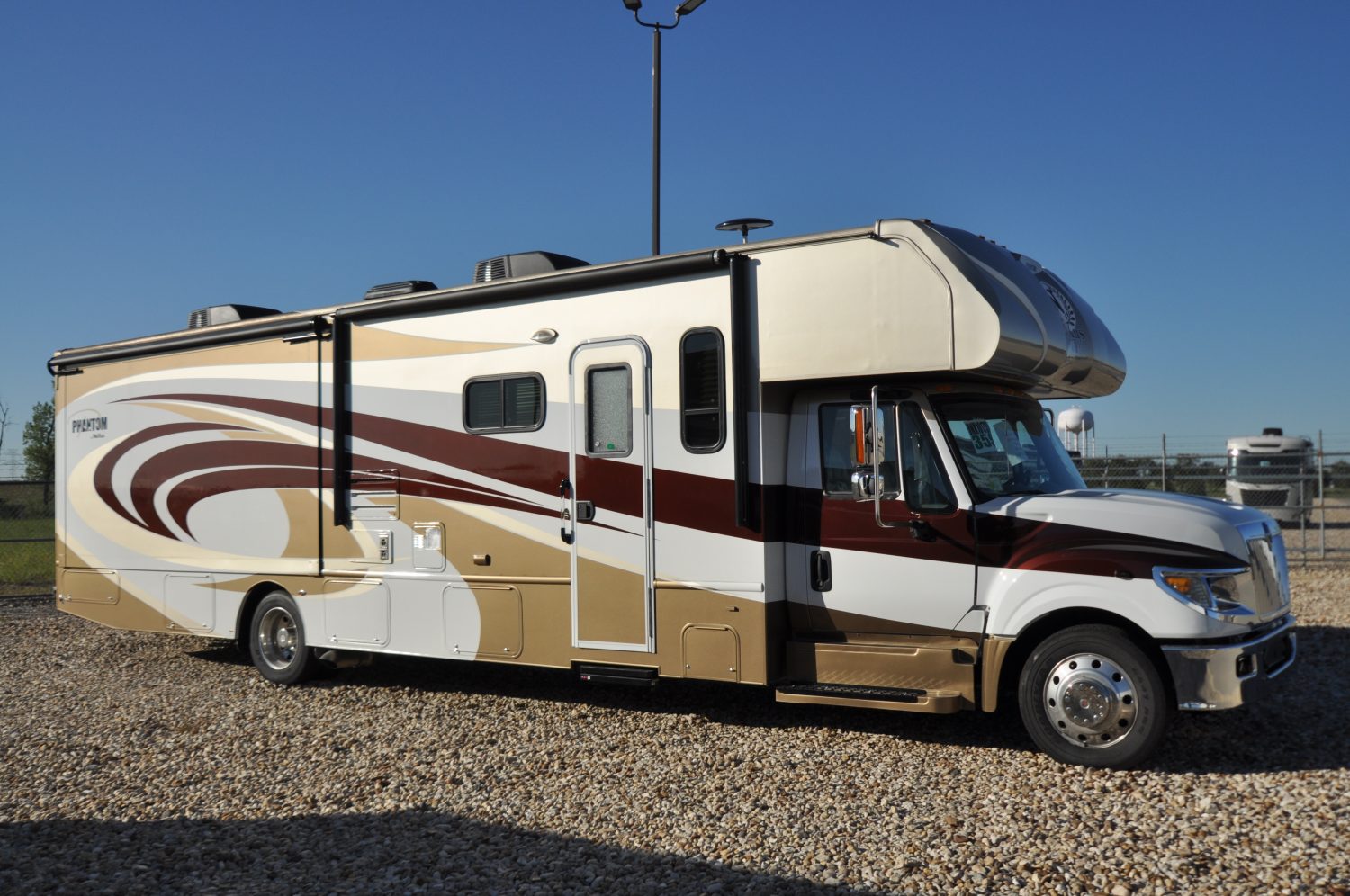 2017 Nexus Phantom Review, Class C sold to the Hanusch’s of Belton