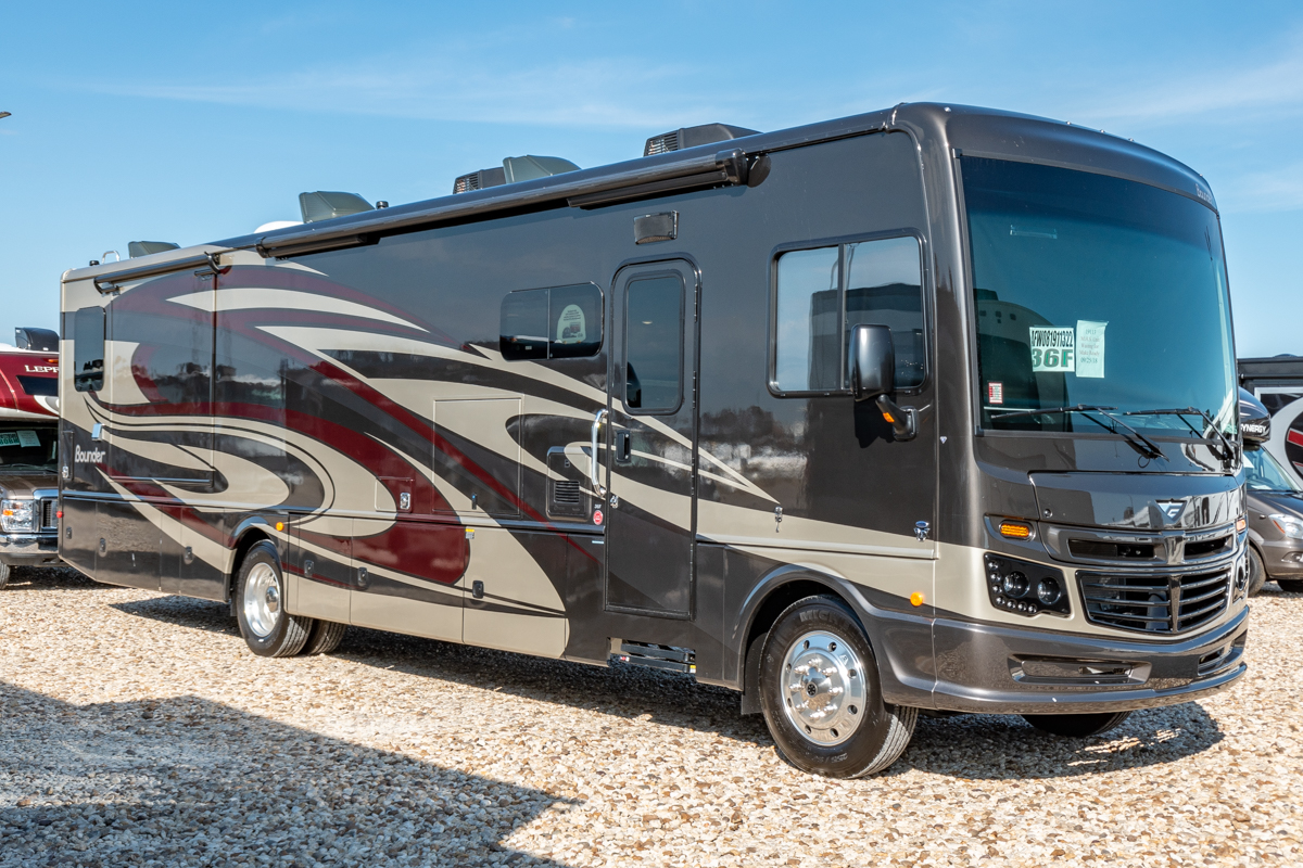 2019 Fleetwood Bounder Review, Class A sold to the Canas’ of League